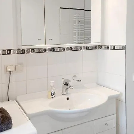 Apartment Center Quiet With Free Private Parking *