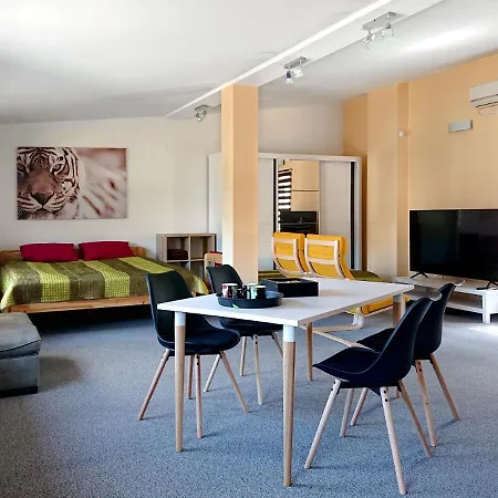 Center Quiet With Free Private Parking * Riga