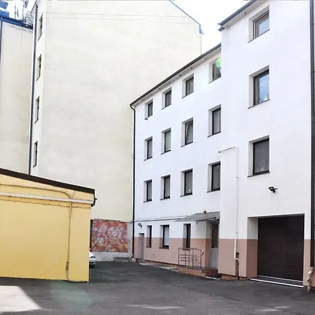 Center Quiet With Free Private Parking Apartment